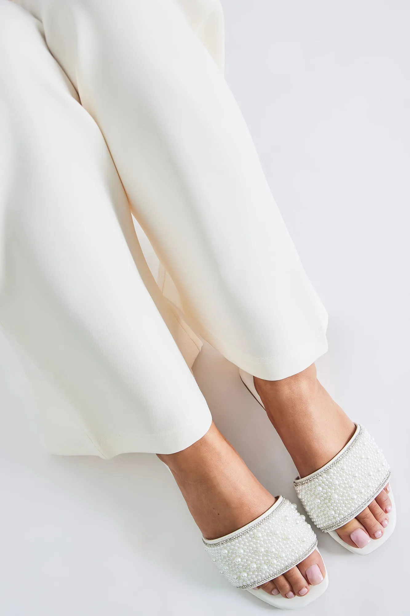 Amozae-All In The Details Sandals - White